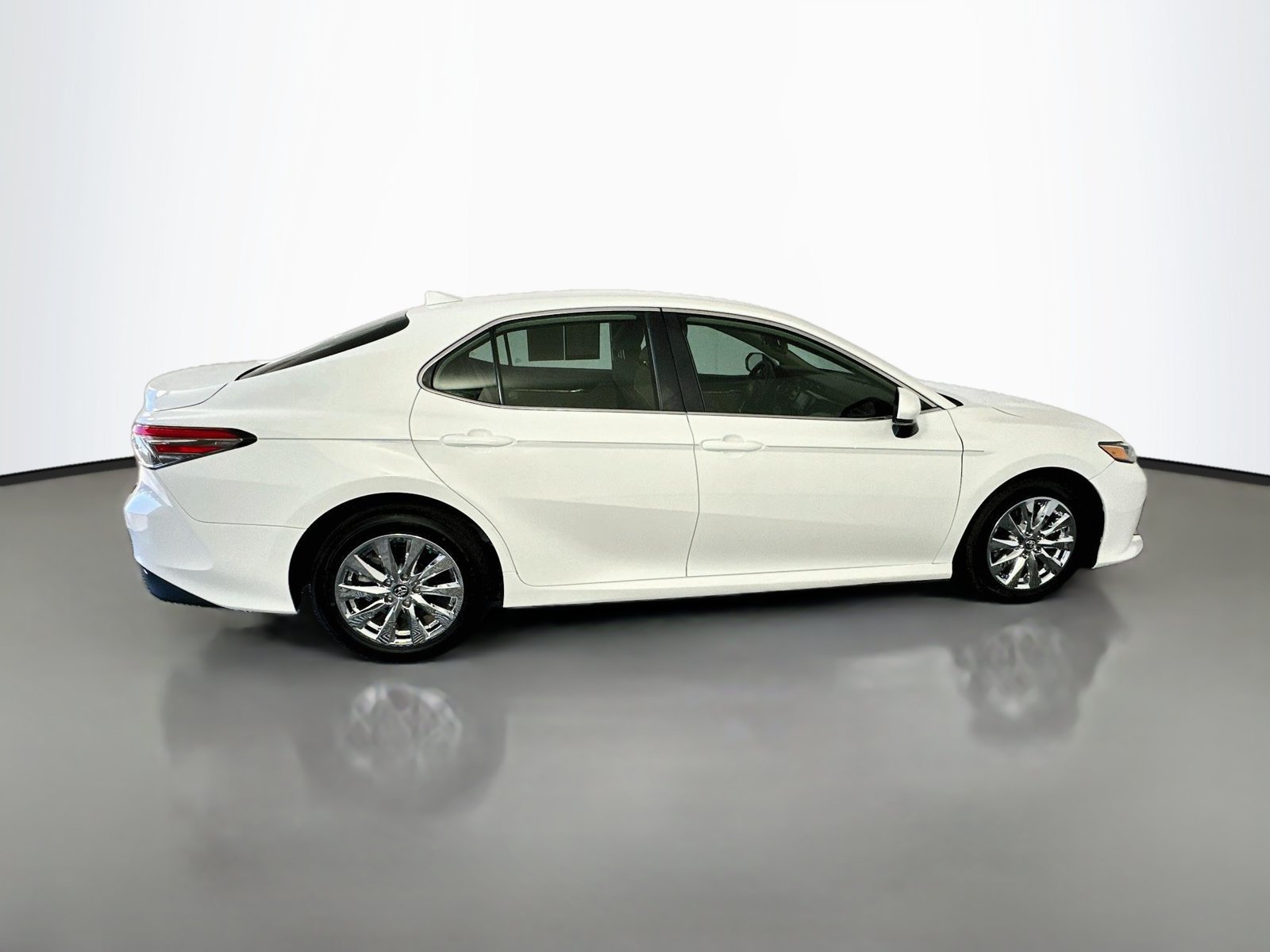 Used 2020 Toyota Camry LE FWD image 8