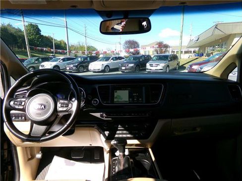 Used 2015 Kia Sedona SX image 25
