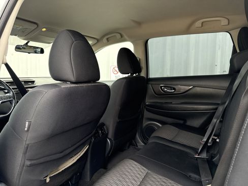 Used 2018 Nissan Rogue SV image 22