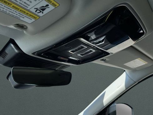 Used 2024 Land Rover Range Rover Velar S image 29