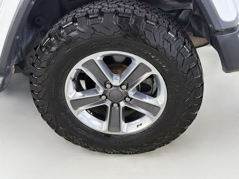 Used 2019 Jeep Wrangler Unlimited Sahara AWD/4WD image 28