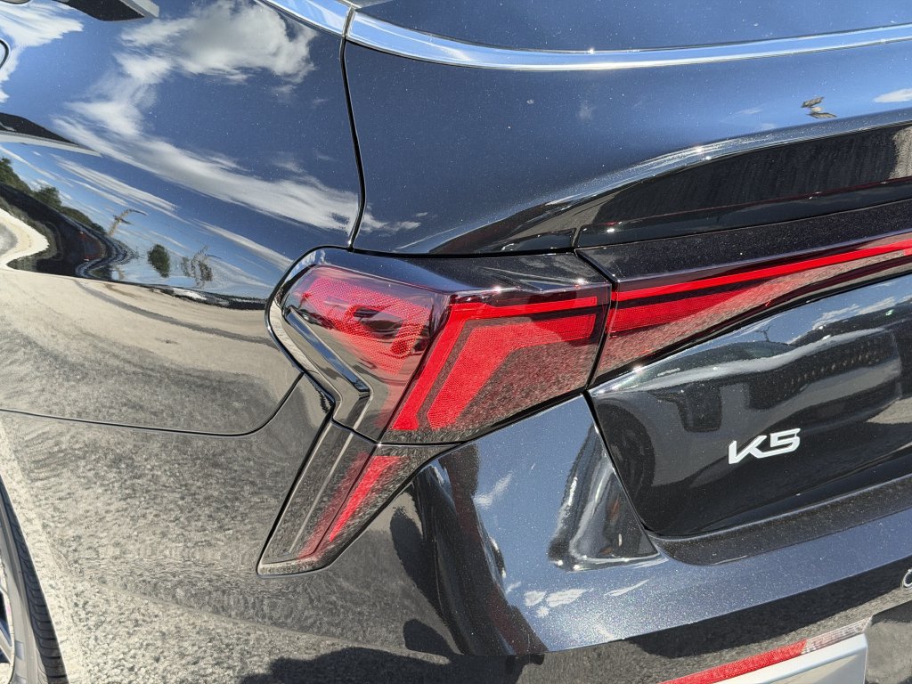 New 2027 Kia K5 LXS FWD image 9