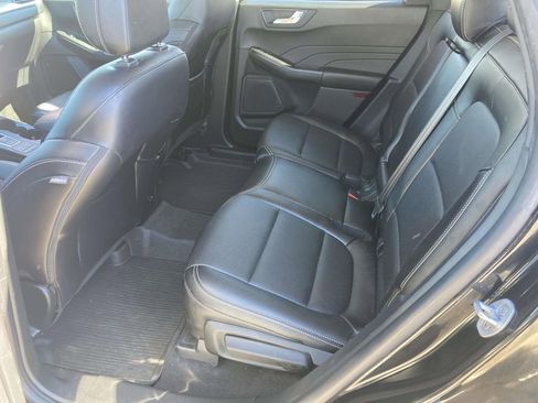 Used 2022 Ford Escape Titanium image 16