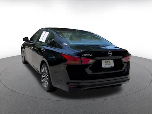 Used 2025 Nissan Altima 2.5 SV FWD image 15