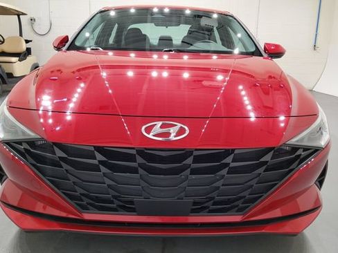 Used 2023 Hyundai Elantra SEL w/ Convenience Package FWD image 12