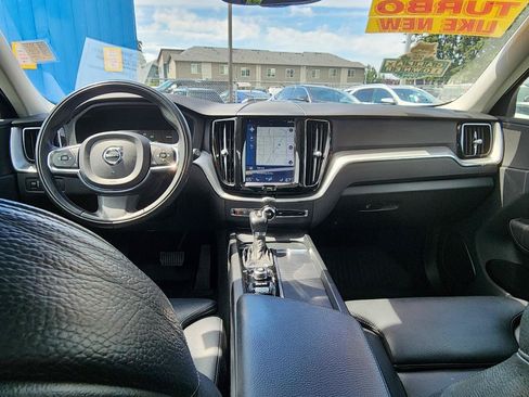 Used 2019 Volvo XC60 T5 Momentum w/ Premium Package AWD/4WD image 16
