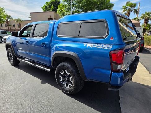 Used 2018 Toyota Tacoma TRD Off-Road w/ Technology Package AWD/4WD image 6
