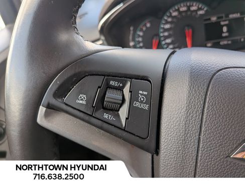 Used 2021 Chevrolet Trax LT w/ Premium Seat Package AWD/4WD image 24