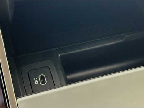 Used 2025 Land Rover Range Rover Evoque S image 26