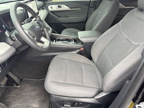 Used 2025 Ford Explorer Active image 9