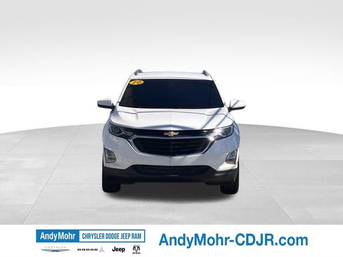 Used 2020 Chevrolet Equinox LT FWD image 2
