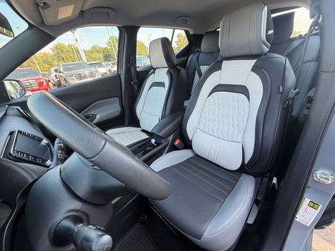 Used 2024 Nissan Kicks SR w/ SR Premium Package image 9