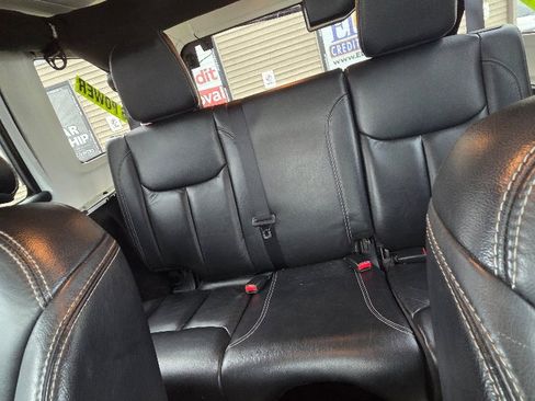 Used 2013 Jeep Wrangler Unlimited Sahara w/ Mopar Chrome Edition Group image 27