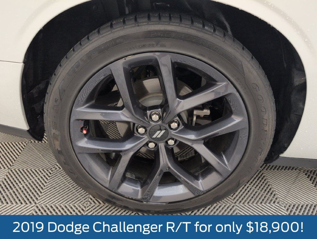 Used 2019 Dodge Challenger R/T RWD image 14