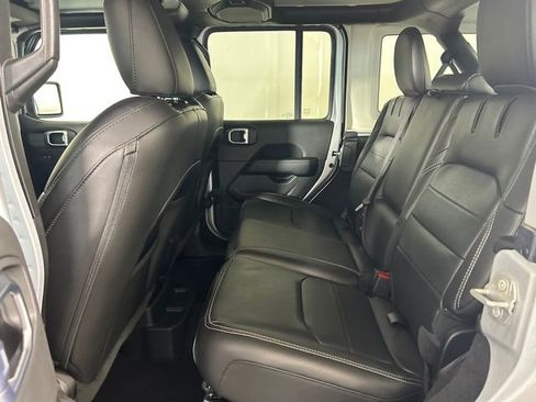 Used 2023 Jeep Wrangler Unlimited Sahara w/ Cold Weather Group AWD/4WD image 25