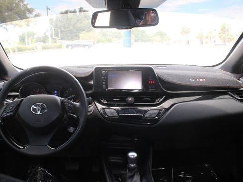 Used 2018 Toyota C-HR XLE FWD image 14