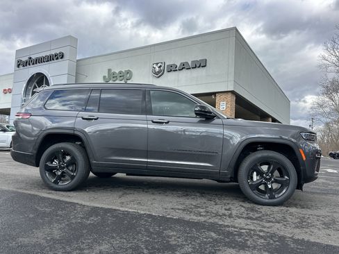 New 2026 Jeep Grand Cherokee L Limited w/ Limited Altitude Package AWD/4WD image 18