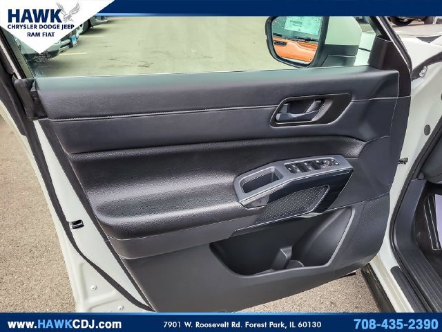Used 2024 Nissan Pathfinder SV AWD/4WD image 23