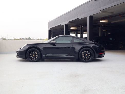 Certified 2024 Porsche 911 Carrera T RWD image 2