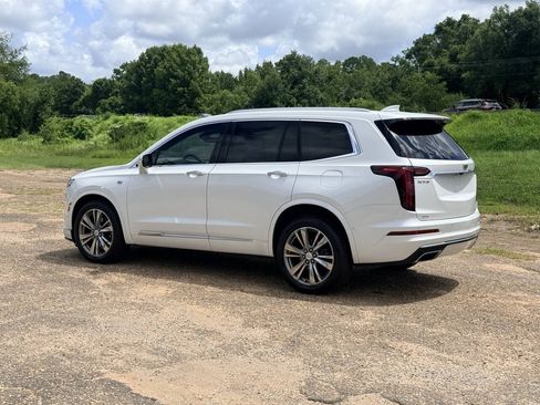 Used 2021 Cadillac XT6 Premium Luxury w/ Platinum Package AWD/4WD image 3