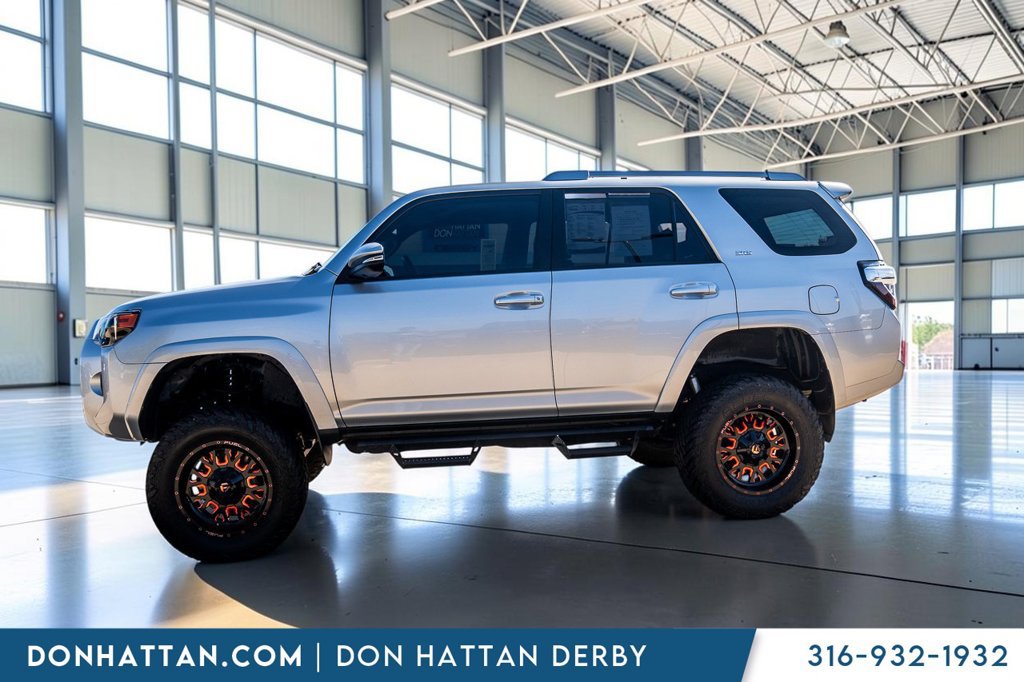 Used 2018 Toyota 4Runner SR5 Premium AWD/4WD image 2