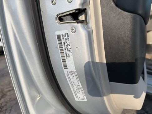 Used 2022 Chrysler Pacifica Touring-L image 21