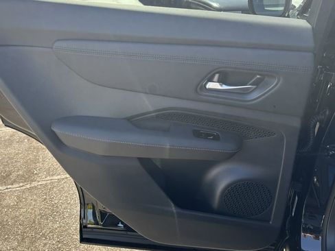 Used 2025 Nissan Ariya AWD image 24