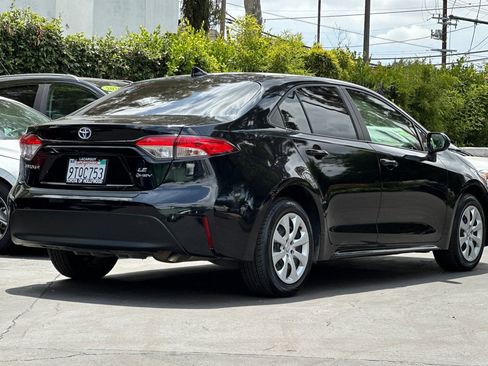Certified 2025 Toyota Corolla LE FWD image 4