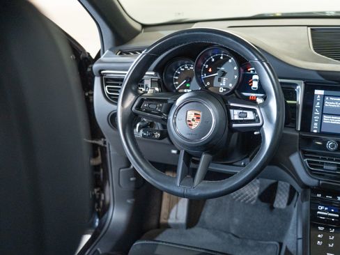 Certified 2023 Porsche Macan AWD/4WD image 25