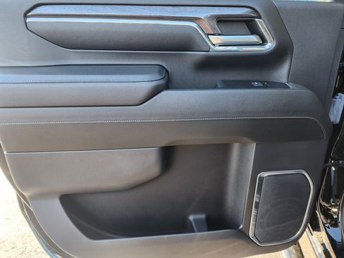 Used 2024 Chevrolet Silverado 2500 LTZ w/ LTZ Premium Package image 16