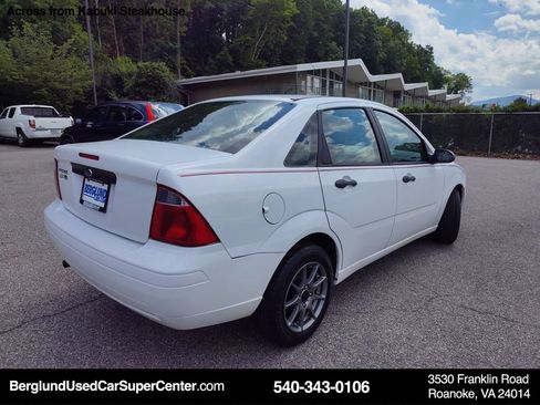 Used 2007 Ford Focus SE FWD image 4
