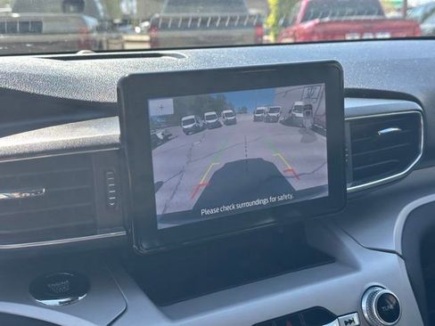 Used 2024 Ford Explorer XLT w/ Equipment Group 202A AWD/4WD image 28