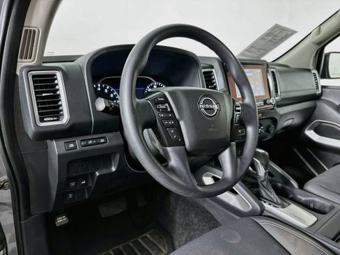Used 2022 Nissan Frontier SV AWD/4WD image 9