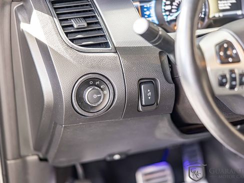 Used 2018 Ford Taurus SHO image 21