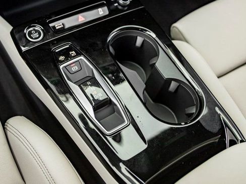 New 2025 Audi Q6 e-tron Premium Plus AWD/4WD image 18