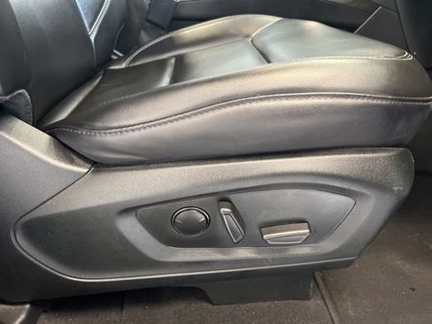 Used 2023 Ford Explorer XLT w/ Equipment Group 202A image 11