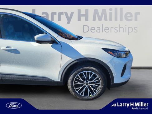 New 2024 Ford Escape SE w/ PHEV Premium Package image 8