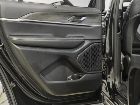 Used 2023 Jeep Grand Cherokee L Limited w/ Luxury Tech Group II AWD/4WD image 41