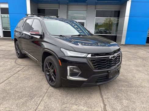 Used 2023 Chevrolet Traverse Premier w/ Redline Edition AWD/4WD image 2