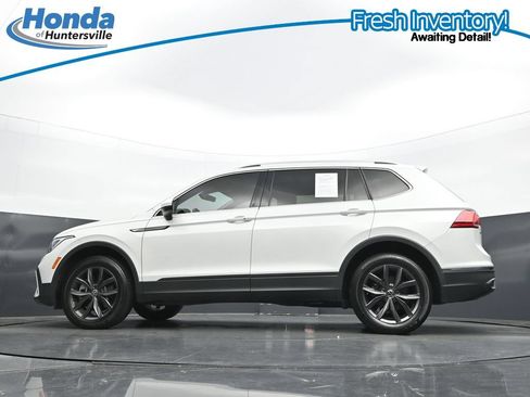 Used 2023 Volkswagen Tiguan SE w/ Panoramic Sunroof Package FWD image 30
