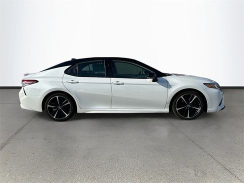 Used 2019 Toyota Camry XSE image 6