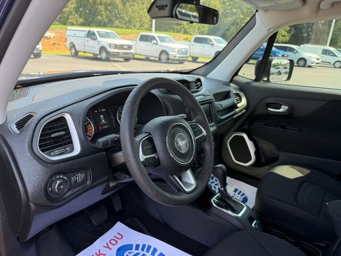 Used 2019 Jeep Renegade Latitude FWD image 24