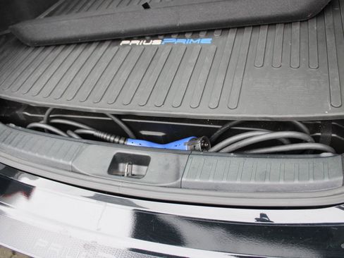 Used 2021 Toyota Prius Prime LE image 29