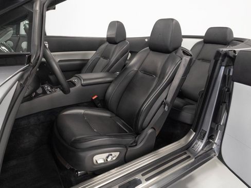 Used 2019 Rolls-Royce Dawn RWD image 42