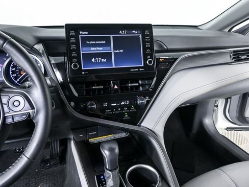 Used 2021 Toyota Camry XLE image 13