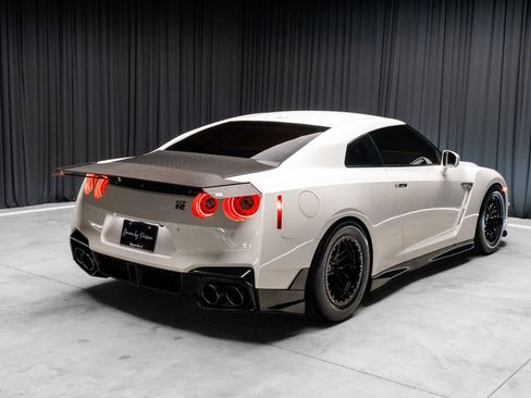 Used 2024 Nissan GT-R Premium w/ Premium Interior Package AWD/4WD image 7