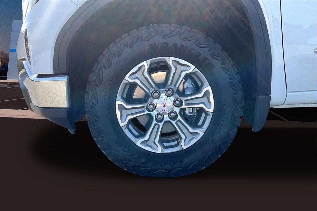 Used 2024 GMC Sierra 1500 SLT w/ X31 Off-Road Package AWD/4WD image 39