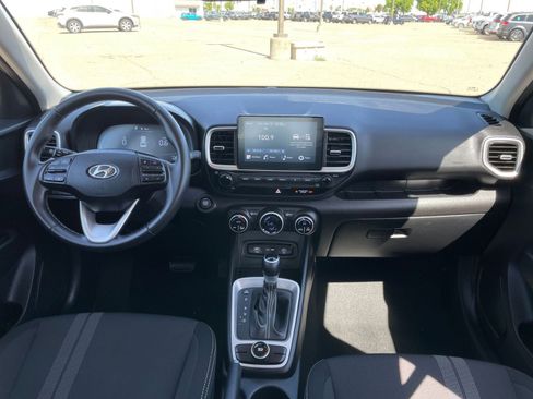 Used 2025 Hyundai Venue SEL image 34