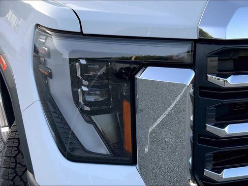New 2025 GMC Sierra 2500 SLT w/ SLT Premium Package image 13