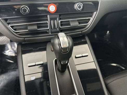 Certified 2023 Porsche Macan S image 33